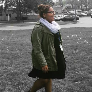 Meet your Posher, Alicia